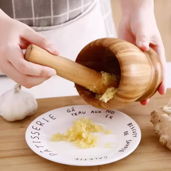 Household manual garlic puree